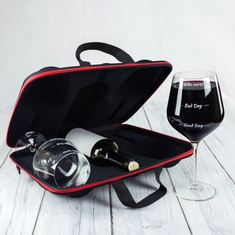Etui na wino z kieliszkami pary dwojga Who cares Etui na wino z kieliszkami pary dwojga Who cares