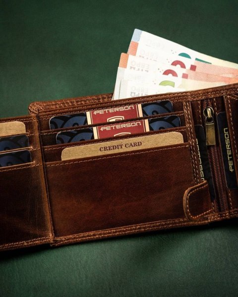 Klasyczny, skórzany portfel męski z systemem RFID - Peterson Klasyczny, skórzany portfel męski z systemem RFID - Peterson