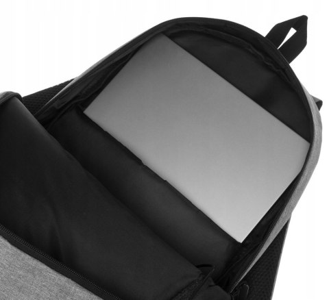 Duży, męski plecak na laptopa odszyty z poliestru - Peterson Duży, męski plecak na laptopa odszyty z poliestru - Peterson