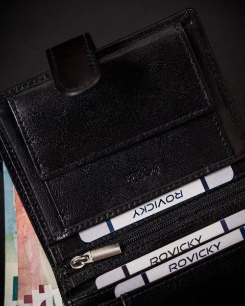 Portfel męski ze skóry naturalnej wyposażony w system RFID - Rovicky Portfel męski ze skóry naturalnej wyposażony w system RFID - Rovicky