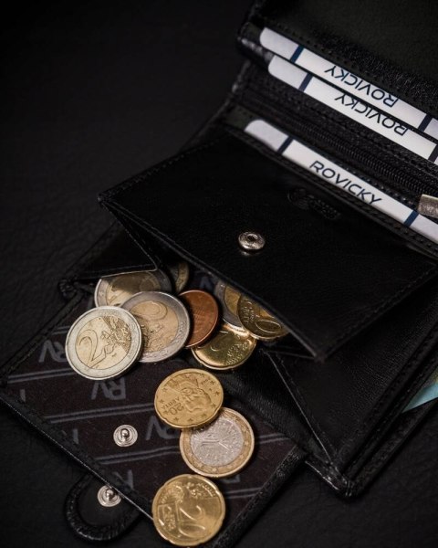 Portfel męski ze skóry naturalnej wyposażony w system RFID - Rovicky Portfel męski ze skóry naturalnej wyposażony w system RFID - Rovicky