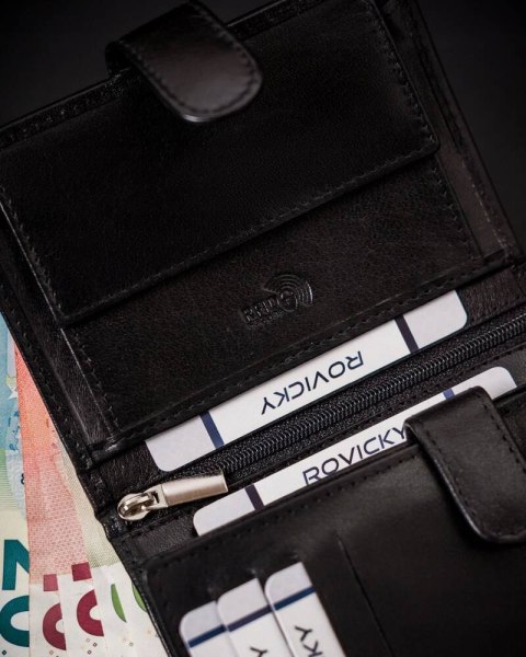 Rozbudowany portfel męski ze skóry naturalnej z systemem RFID - Rovicky Rozbudowany portfel męski ze skóry naturalnej z systemem RFID - Rovicky