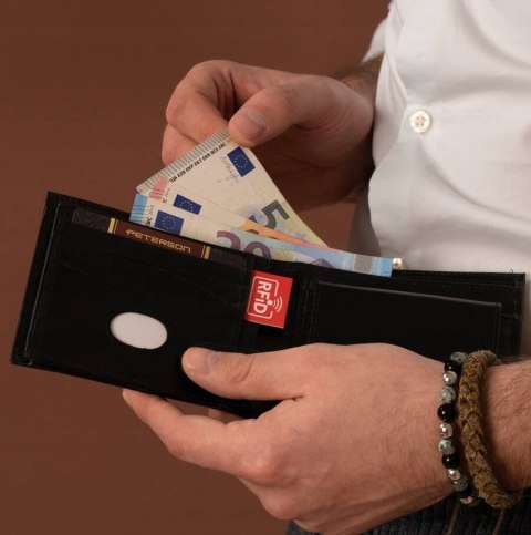 Skórzany, średni portfel męski z systemem RFID - Peterson Skórzany, średni portfel męski z systemem RFID - Peterson