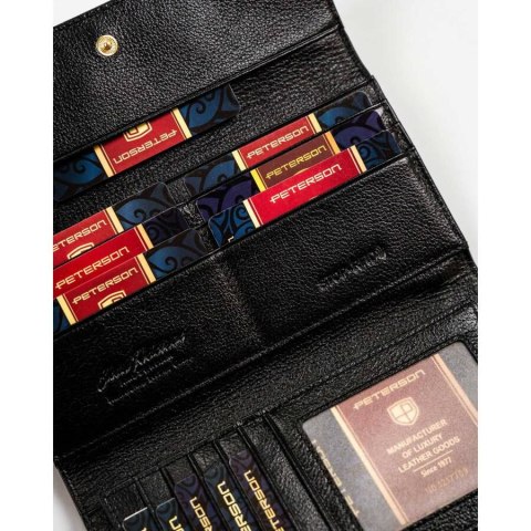 Elegancki portfel damski z lakierowaną klapką pokryty wzorem imitującym skórę gadów - Peterson Elegancki portfel damski z lakierowaną klapką pokryty wzorem imitującym skórę gadów - Peterson