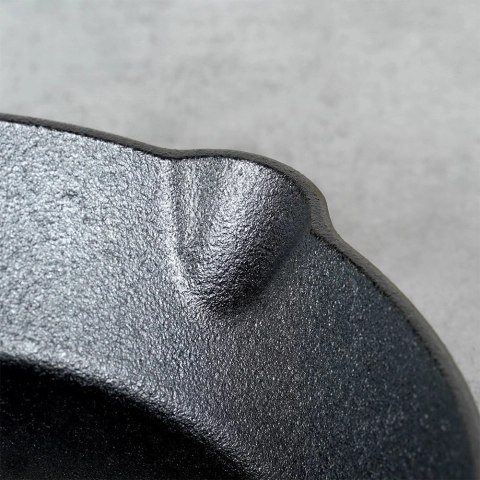 Patelnia żeliwna z nakładką silikonową CAST LINE 20 cm Patelnia żeliwna z nakładką silikonową CAST LINE 20 cm