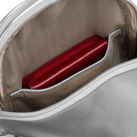 Modna srebrna saszetka damska z eko skóry nerka na ramię crossbody Peterson Modna srebrna saszetka damska z eko skóry nerka na ramię crossbody Peterson