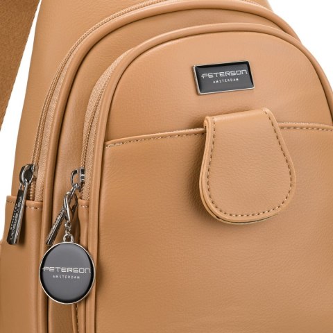 Sportowa beżowa saszetka damska na ramię nerka crossbody ze skóry ekologicznej Peterson Sportowa beżowa saszetka damska na ramię nerka crossbody ze skóry ekologicznej Peterson