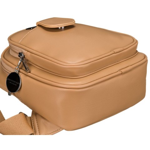Sportowa beżowa saszetka damska na ramię nerka crossbody ze skóry ekologicznej Peterson Sportowa beżowa saszetka damska na ramię nerka crossbody ze skóry ekologicznej Peterson