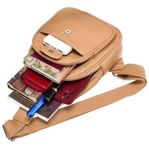 Sportowa beżowa saszetka damska na ramię nerka crossbody ze skóry ekologicznej Peterson Sportowa beżowa saszetka damska na ramię nerka crossbody ze skóry ekologicznej Peterson