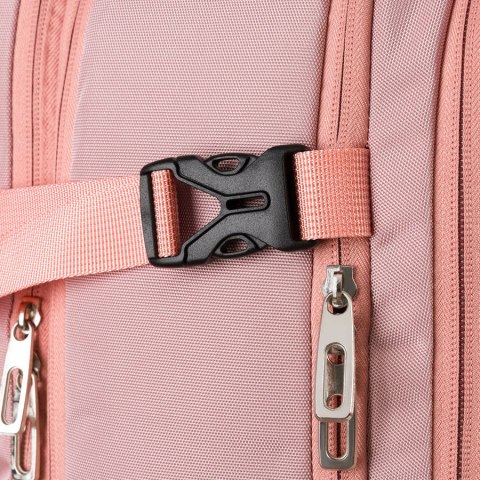 Plecak z miejscem na laptopa wykonany z cordury w różowym kolorze, zawieszony na regulowanych szelkach - Peterson