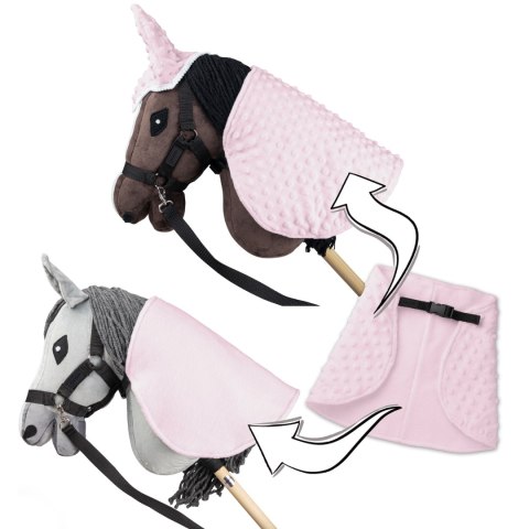Derka i nauszniki Skippi dla Hobby Horse - różowa - uniwersalny rozmiar Derka i nauszniki Skippi dla Hobby Horse - różowa - uniwersalny rozmiar