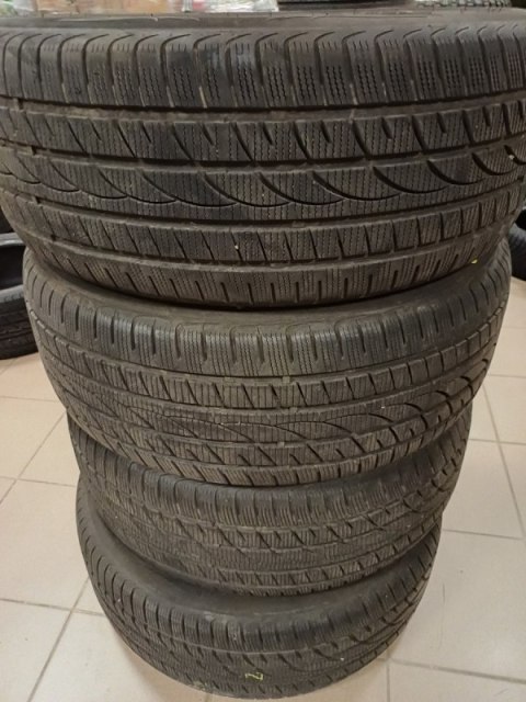 WYPRZEDAŻE. 4 szt. Opona ROYAL BLACK 255/50R19 RoyalWinter 107H XL TL #E 3PMSF RK505H1 bez gwarancji i rękojmi WYPRZEDAŻE. 4 szt. Opona ROYAL BLACK 255/50R19 RoyalWinter 107H XL TL #E 3PMSF RK505H1 bez gwarancji i rękojmi