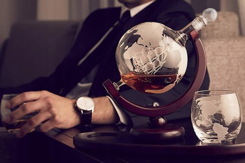 GRAWEROWANA KARAFKA DO WHISKY DOZOWNIK GLOBUS + 2 SZKLANKI GRAWEROWANA KARAFKA DO WHISKY DOZOWNIK GLOBUS + 2 SZKLANKI