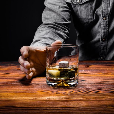 Etui na whisky ze szklankami podróżne 2 szklanki Etui na whisky ze szklankami podróżne 2 szklanki