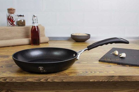 PATELNIA TYTANOWA 24cm BERLINGER HAUS BLACK PROFESSIONAL LINE BH-6116 PATELNIA TYTANOWA 24cm BERLINGER HAUS BLACK PROFESSIONAL LINE BH-6116