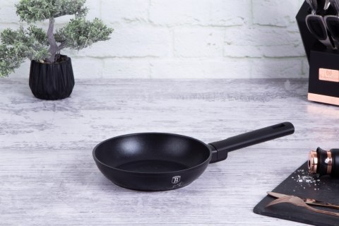 PATELNIA Z POWŁOKĄ TYTANOWĄ 24CM BERLINGER HAUS MONACO BH-7083 PATELNIA Z POWŁOKĄ TYTANOWĄ 24CM BERLINGER HAUS MONACO BH-7083