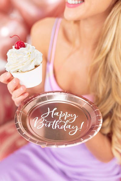 Talerzyki okrągłe Happy Birthday, różowe złoto, 18 cm, 6 sztuk Talerzyki okrągłe Happy Birthday, różowe złoto, 18 cm, 6 sztuk