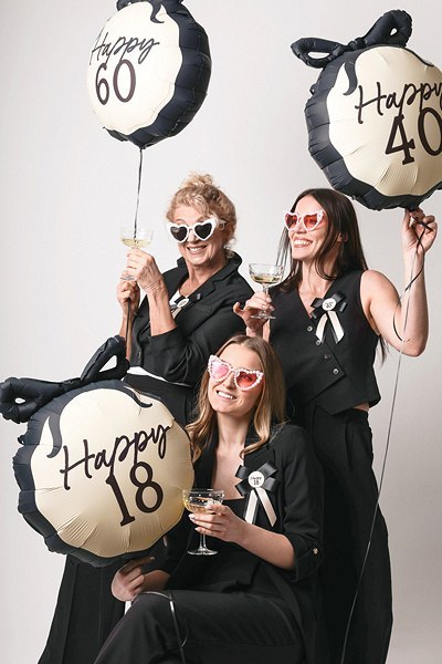 Balon foliowy Happy ''60'' z kokardką, sześćdziesiątka, czarno- beżowy, 47,5x45 cm Balon foliowy Happy ''60'' z kokardką, sześćdziesiątka, czarno- beżowy, 47,5x45 cm