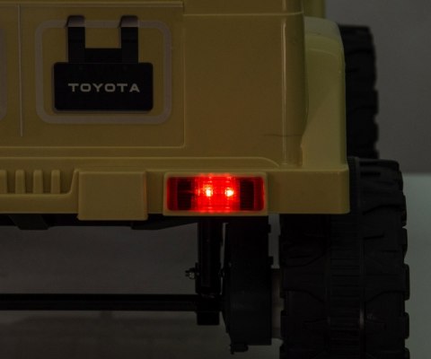 Milly Mally Pojazd na akumulator Toyota FJ Cruiser Khaki Milly Mally Pojazd na akumulator Toyota FJ Cruiser Khaki