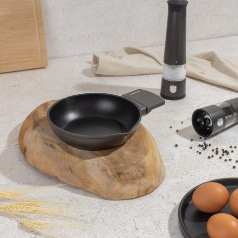 PATELNIA MINI Z POWŁOKĄ TYTANOWĄ 16CM BERLINGER HAUS ANTRACIT BH-8136 PATELNIA MINI Z POWŁOKĄ TYTANOWĄ 16CM BERLINGER HAUS ANTRACIT BH-8136