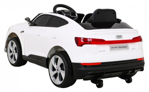 Audi E-Tron Sportback dla dzieci Biały + Pilot + Napęd 4x4 + Wolny Start + Radio MP3 + LED Audi E-Tron Sportback dla dzieci Biały + Pilot + Napęd 4x4 + Wolny Start + Radio MP3 + LED