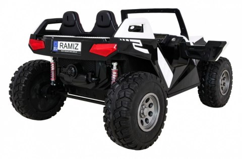 Buggy Clash na akumulator dla 2 dzieci Biały + Pilot + Napęd 4x4 + Regulacja siedzenia + Radio MP3 + LED Buggy Clash na akumulator dla 2 dzieci Biały + Pilot + Napęd 4x4 + Regulacja siedzenia + Radio MP3 + LED