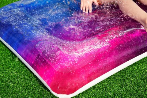 Galaktyczna Mata wodna dla dzieci 130x90cm BESTWAY + Natrysk wodny Galaktyczna Mata wodna dla dzieci 130x90cm BESTWAY + Natrysk wodny
