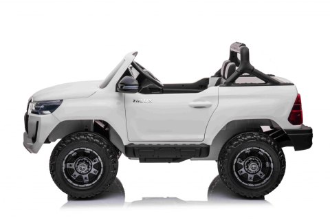 Toyota Hilux na akumulator dla dzieci Biały + Napęd 4x4 + Pilot + 2 bagażniki + Radio MP3 + LED Toyota Hilux na akumulator dla dzieci Biały + Napęd 4x4 + Pilot + 2 bagażniki + Radio MP3 + LED