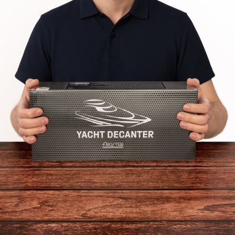 Karafka Yacht 1L - akcesoria do whisky - w kształcie luksusowego jacht -u Karafka Yacht 1L - akcesoria do whisky - w kształcie luksusowego jacht -u