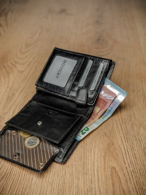 Elegancki pionowy portfel męski bez zapięcia ze skóry naturalnej - Rovicky Elegancki pionowy portfel męski bez zapięcia ze skóry naturalnej - Rovicky
