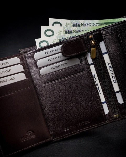 Bogato wyposażony portfel męski z naturalnej skóry licowej RFID - Rovicky Bogato wyposażony portfel męski z naturalnej skóry licowej RFID - Rovicky